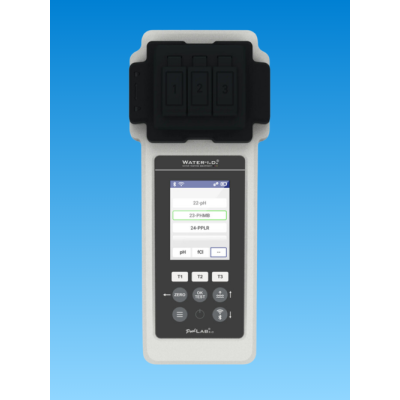 PoolLab 2.0 hand-held pool water photometer